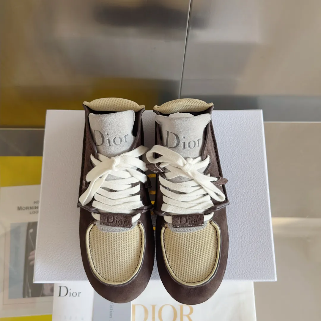 Men's shoes 💰680 Top version: Dior Roadie series catwalk couple style handmade casual sports shoes delivery counter exquisite packaging 🛍📦 ▪️Material: original custom imported first-layer cowhide ▪️Inner lining: original custom leather lining ▪️Sole: original molded anti-slip rubber material ▪️Sole thickness: 2CM ▪️Size: women's 35-40 / Men's 39-45